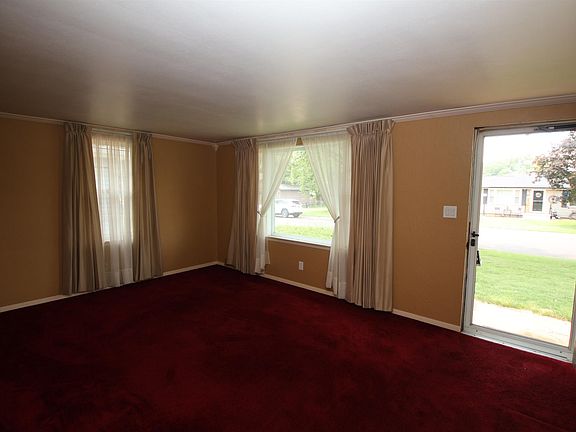 2nd image of 108 W Holly Dr