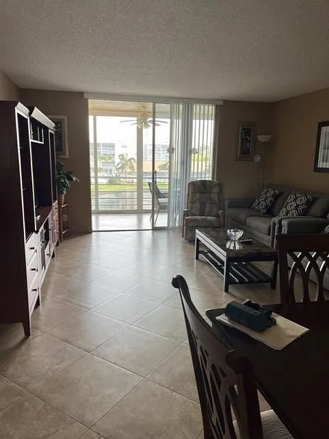 2 bed, 2.0 bath, 1144 sqft, $2,000 — Photo 3