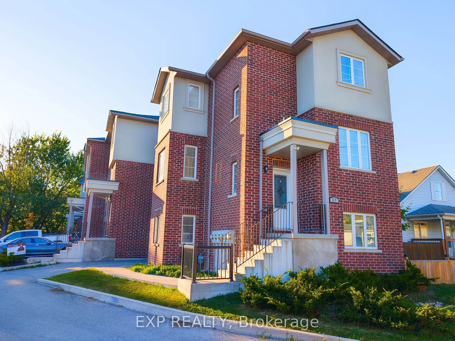 4 bed, $2,700 — Photo 1