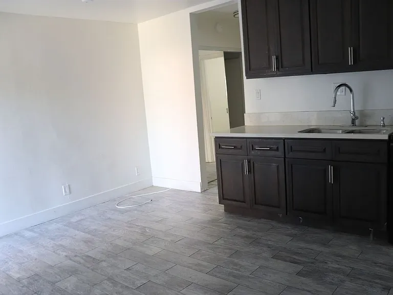 155 W 41st Pl — Photo 11