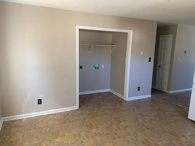 221 Pappy Dr — Photo 5