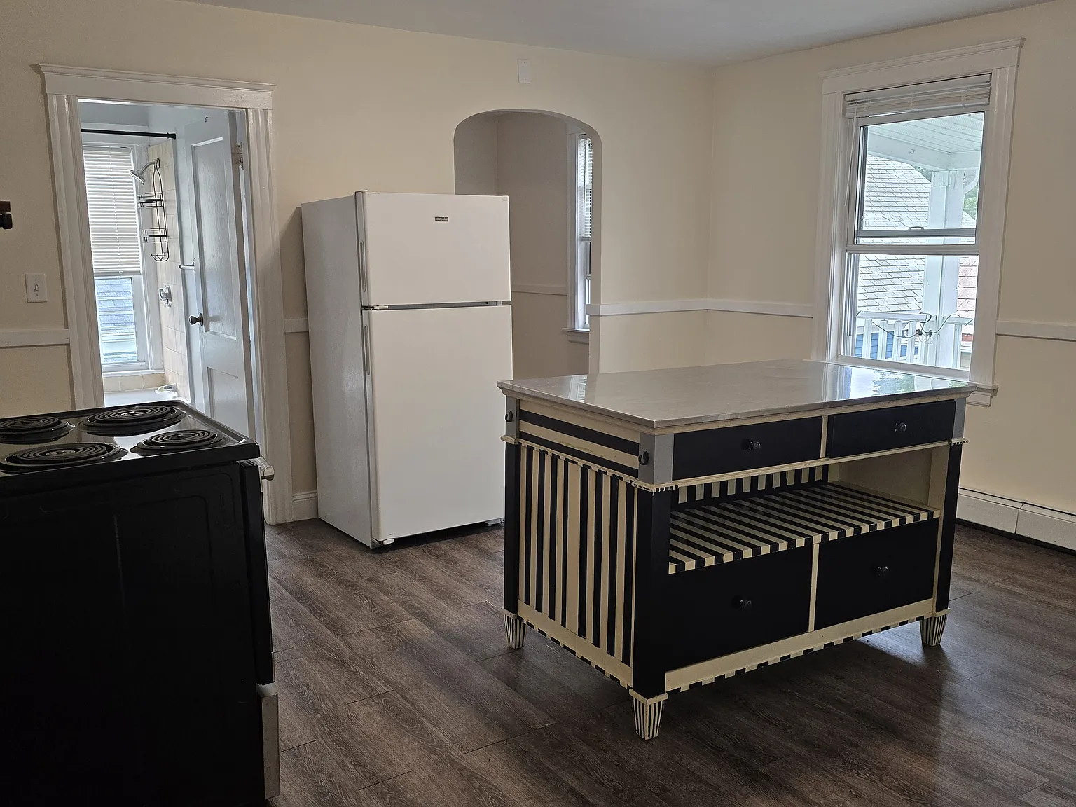3 bed, 1000 sqft, $2,650 — Photo 1