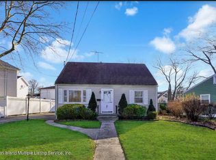 318 Arthur Kill Rd, Staten Island, NY 10308