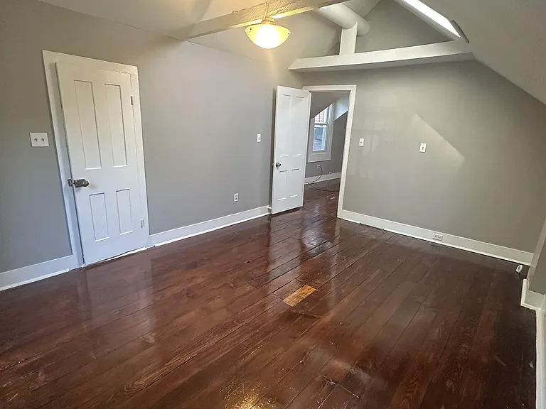 2132 W 11th St — Photo 9