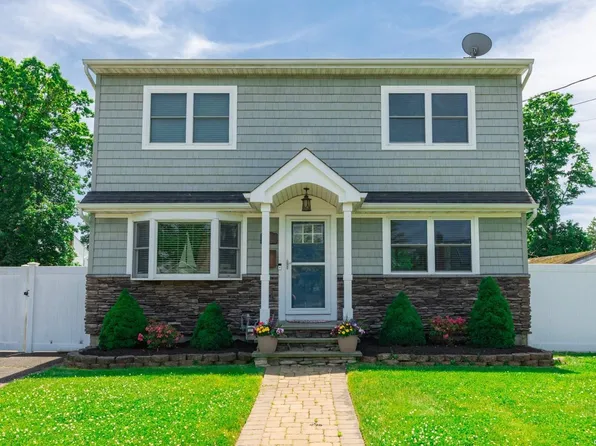 60 E Adams Street, East Islip, NY 11730