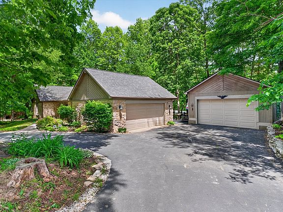 3rd image of 64 Hickory Ridge Cir