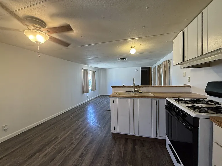2111 Santa Cruz Ave — Photo 23