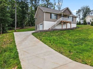 836 Falling Creek Ct, Rural Hall, NC 27045