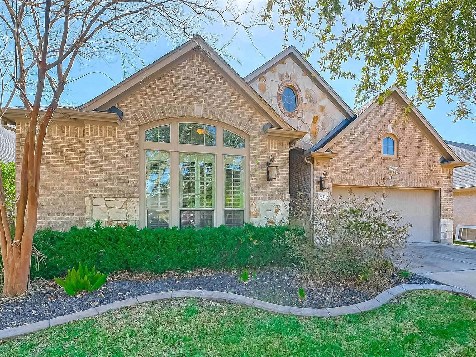 4 bed, 3.0 bath, 2907 sqft, $2,900 — Photo 3