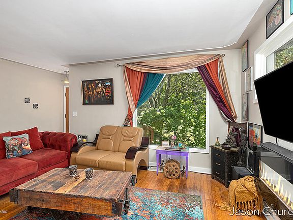 4th image of 1017 Nixon Ave NW