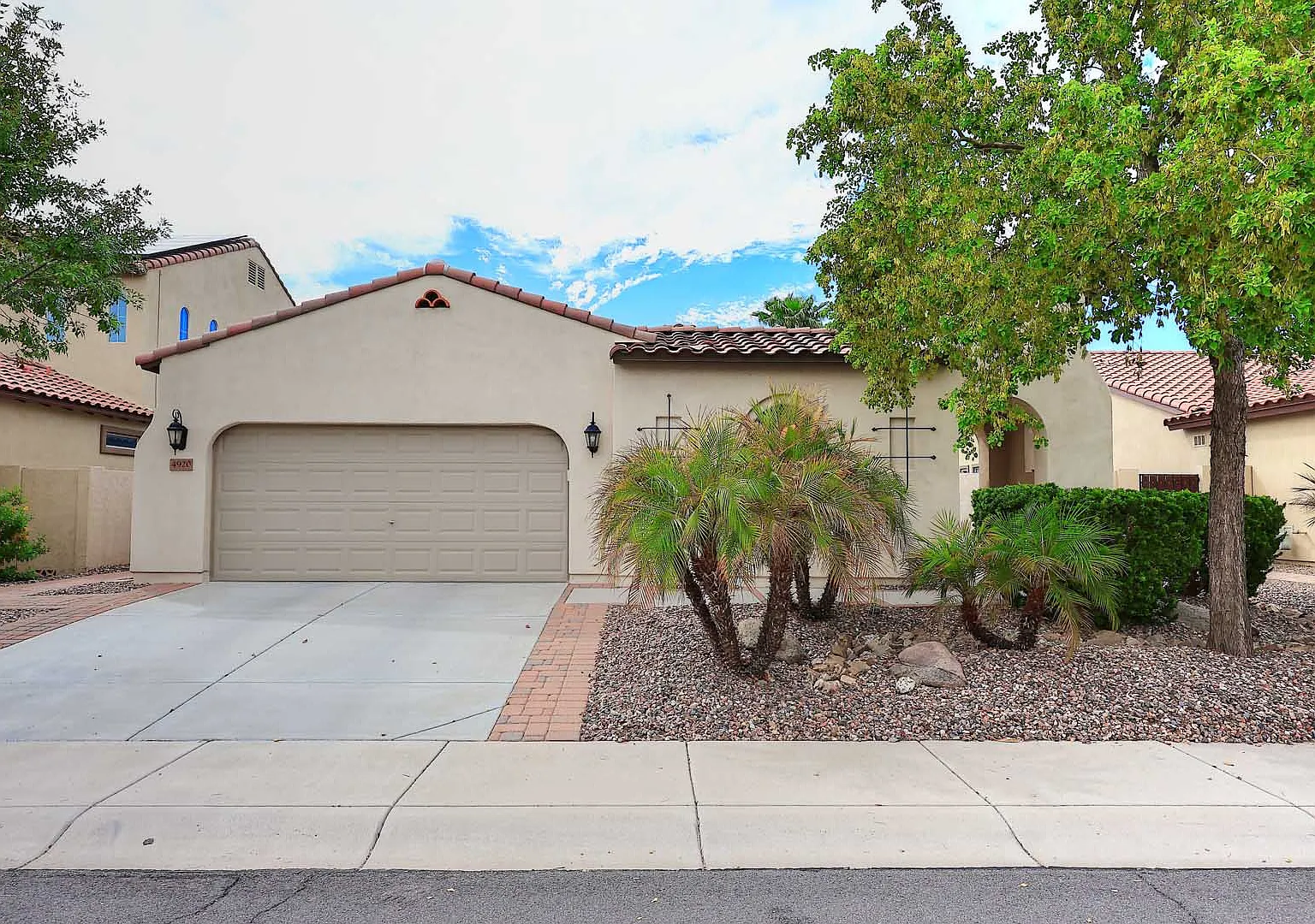 4 bed, 2096 sqft, $4,000 — Photo 1