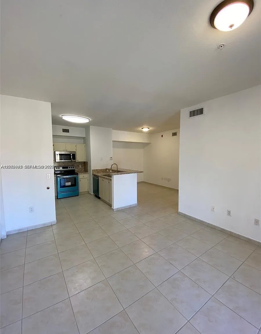 2 bed, 870 sqft, $2,250 — Photo 3