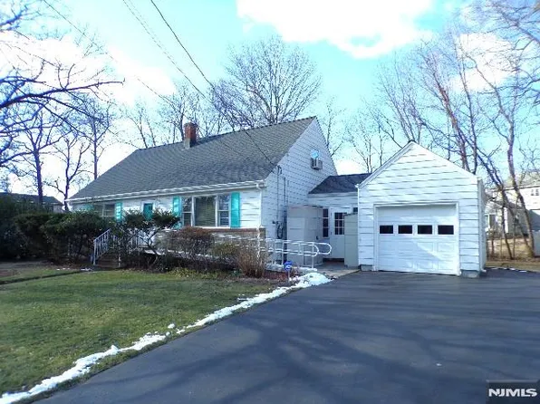 23 Cherry Ct, Cresskill, NJ 07626