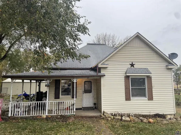 211 Walker St, Emmett, KS 66422