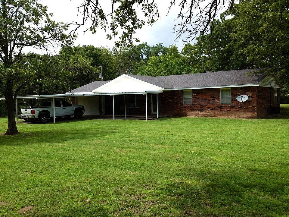 LARGE FRONT YARD