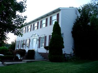 811 Red Barn Rd, Bethel Park, PA 15102