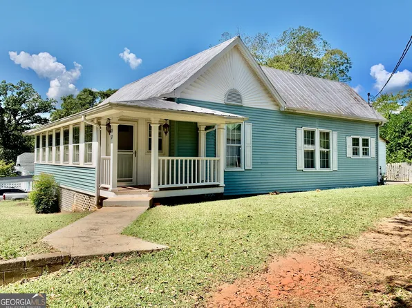 57 Stewart St, Toccoa, GA 30577