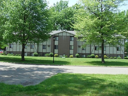 1st image of 333 Maplewood Dr APT 302