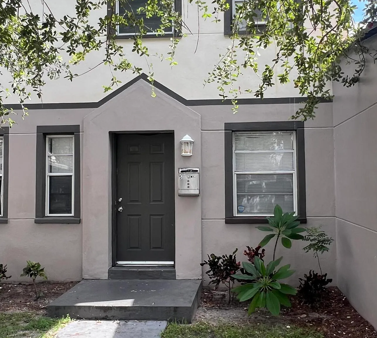 2 bed, 1.0 bath, 900 sqft, $1,695 — Photo 1