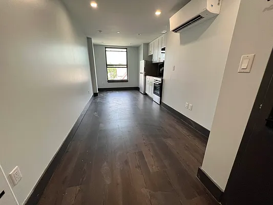 Rented by Delmark Realty LLC | media 28