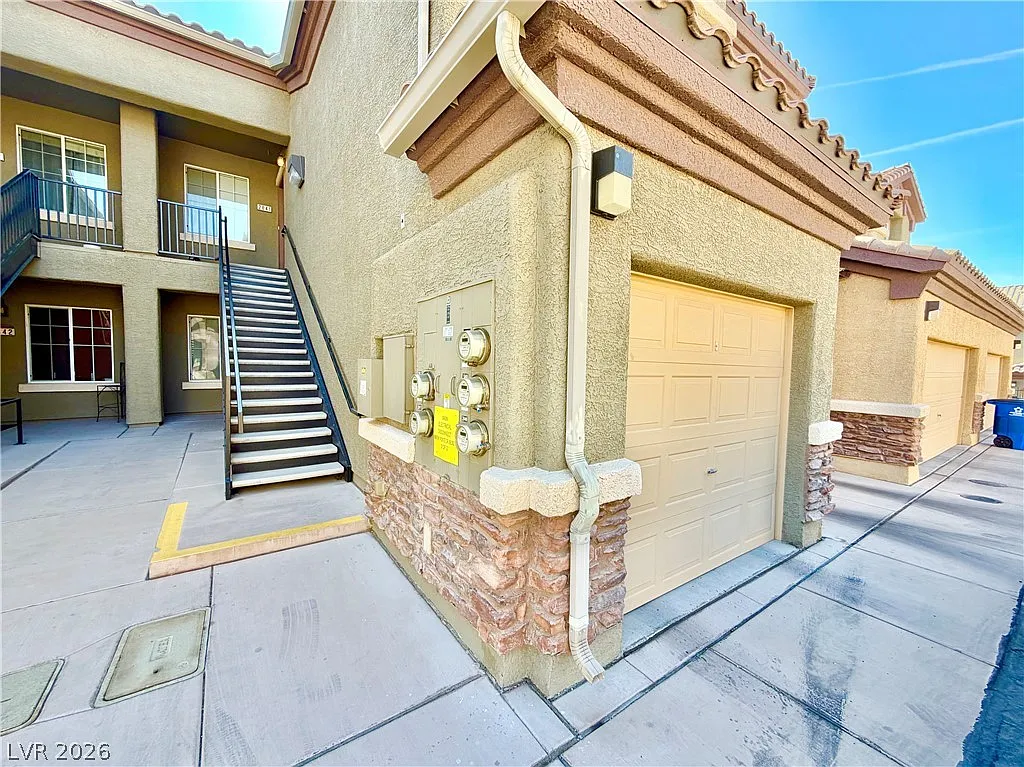 3 bed, 2.0 bath, 1255 sqft, $1,850 — Photo 3