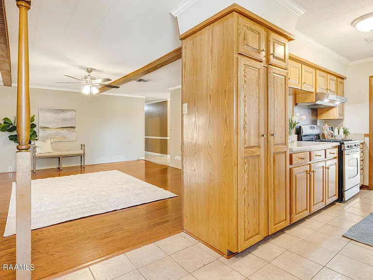 512 Monarch Dr — Photo 9