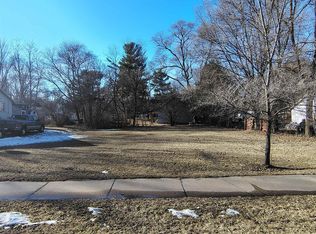 734 10th St, Waupaca, WI 54981