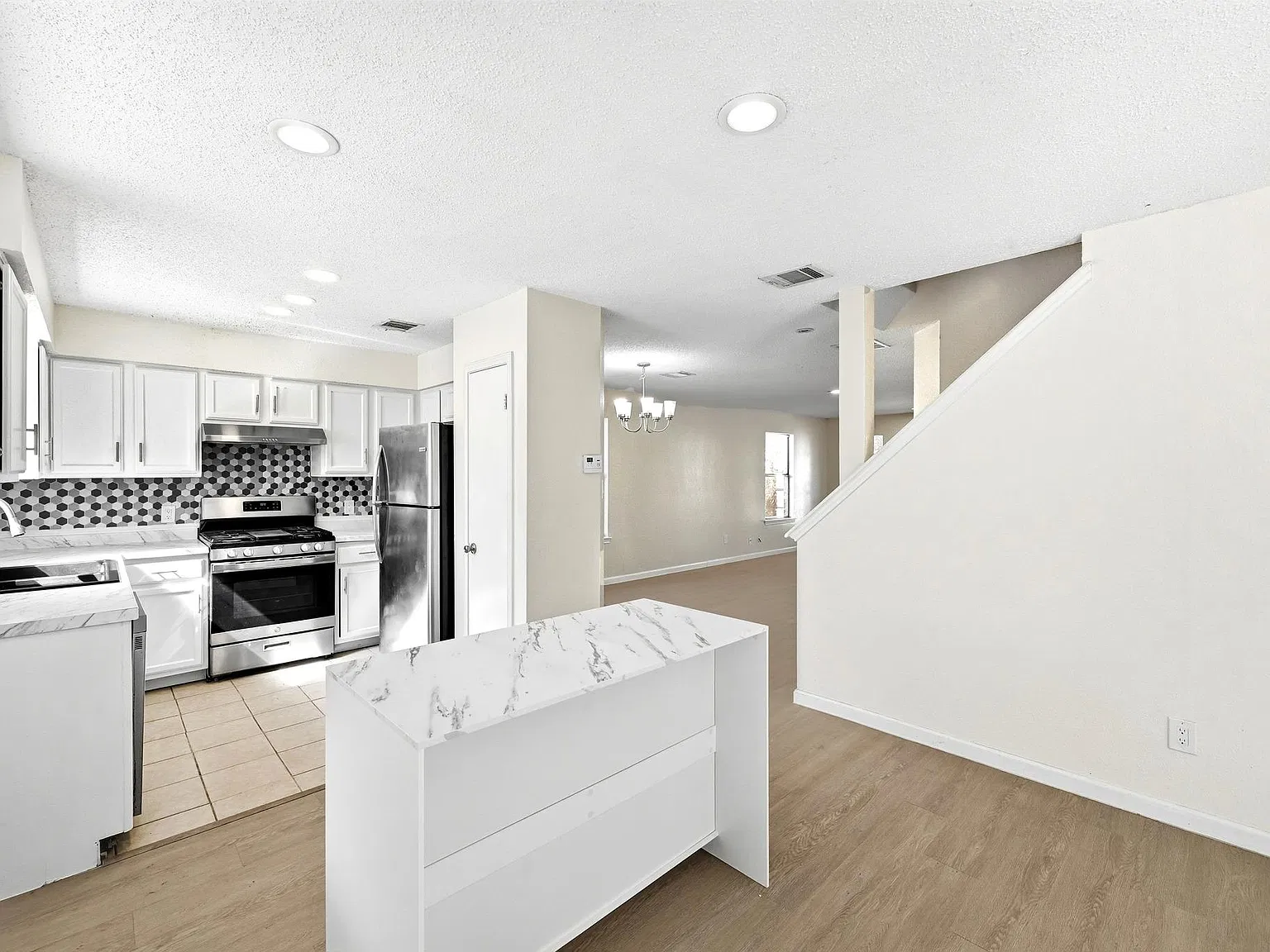 4 bed, 2.5 bath, 1871 sqft, $1,925 — Photo 1