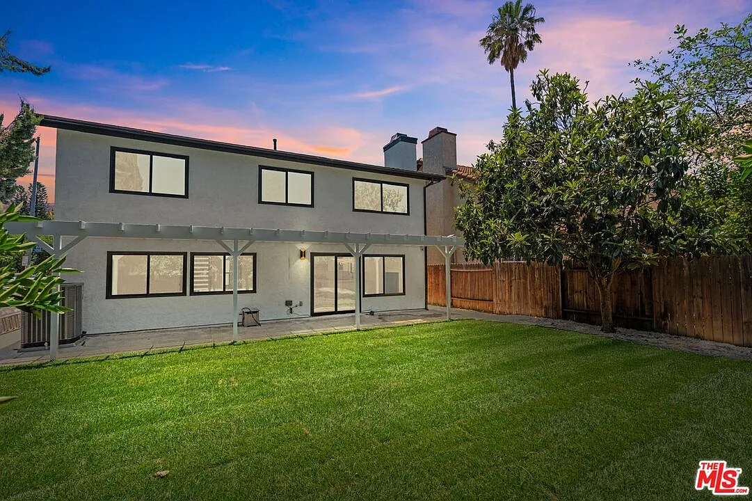 4 bed, 3.0 bath, 1923 sqft, $4,750 — Photo 2