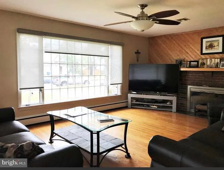 209 University Blvd — Photo 4
