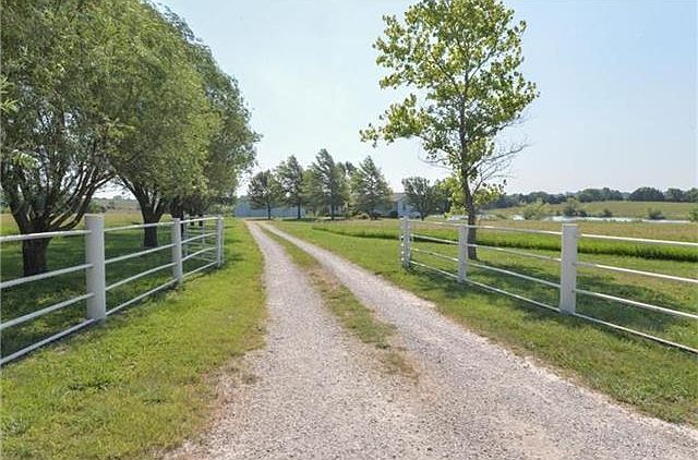 Welcome to 2451 Oregon Road, Ottawa, KS