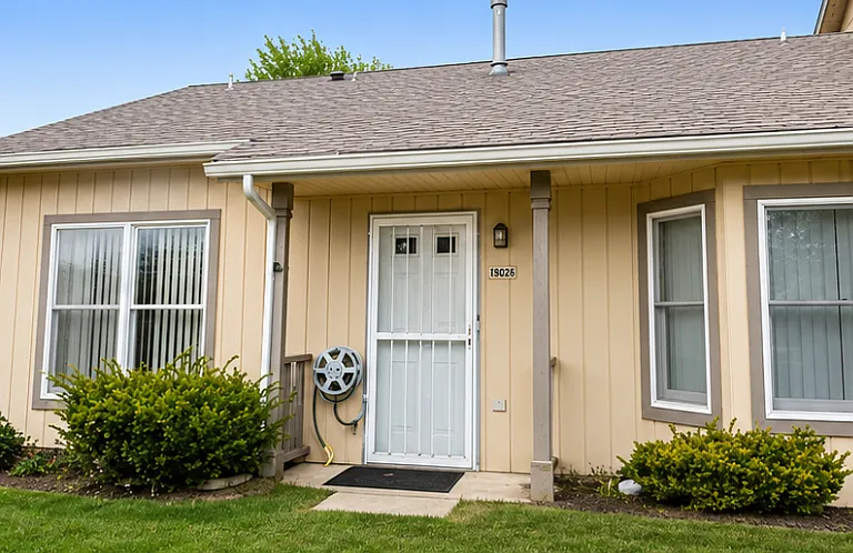 6073 Delaware Dr — Photo 8