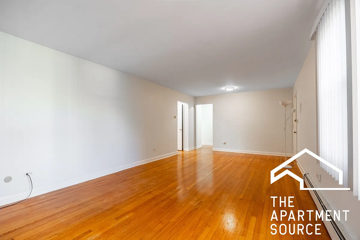 Building Photo - 1643 W Sherwin Ave #2