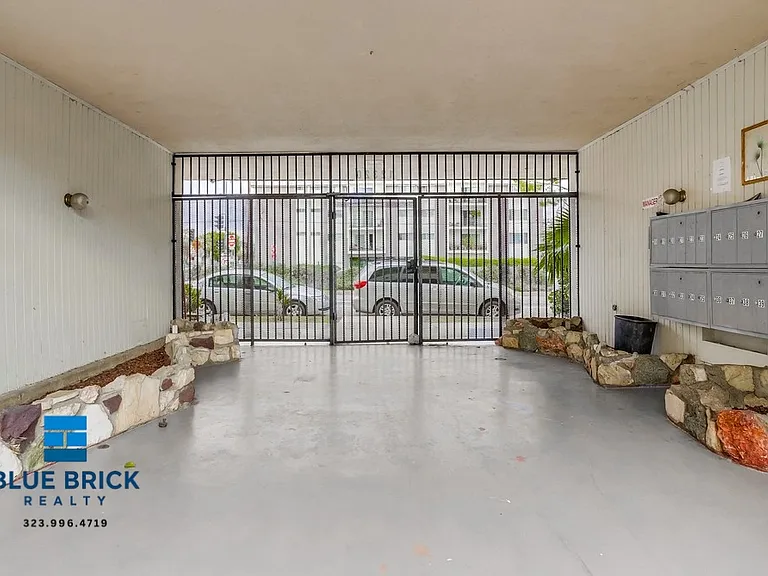 12310 Chandler Blvd #41 — Photo 25