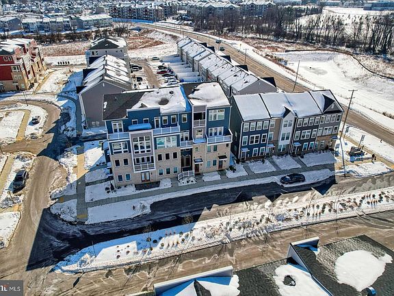 3rd image of 710 Iron Forge Rd Unit B