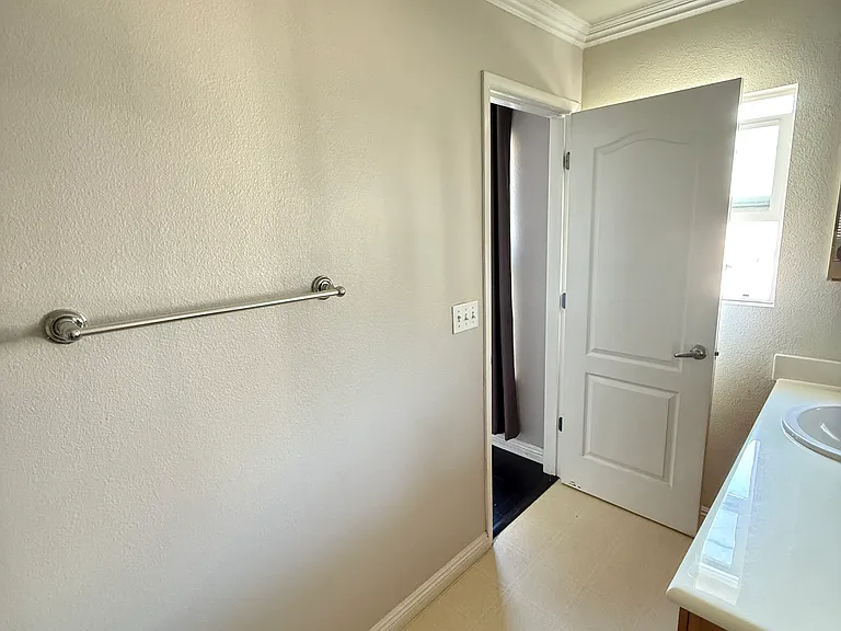 656 Grand Ter — Photo 22