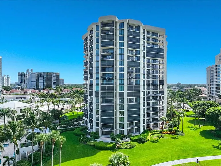 4551 Gulf Shore Blvd N #200 — Photo 41