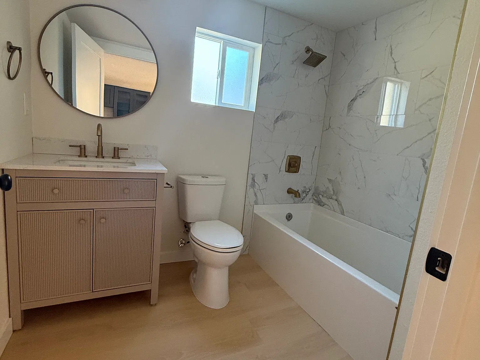 3 bed, 924 sqft, $2,500 — Photo 3