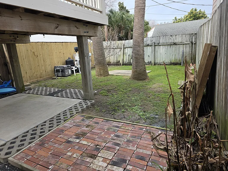 902 Winnie St — Photo 19