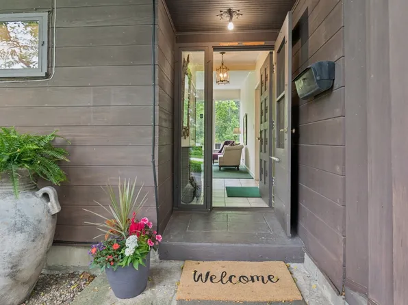 811 Redwood Ln, Glenview, IL 60025