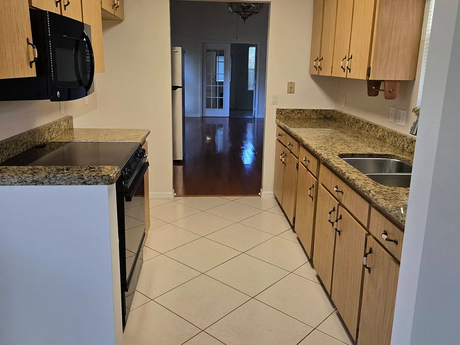 2 bed, 1018 sqft, $1,600 — Photo 4