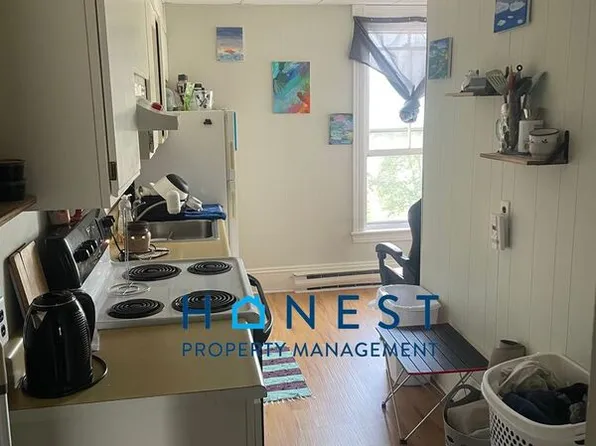 51 Cushing St APT 4, Brunswick, ME 04011