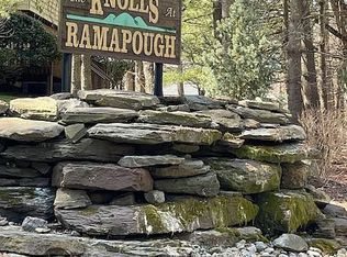 587 Lenape Ct, Suffern, NY 10901