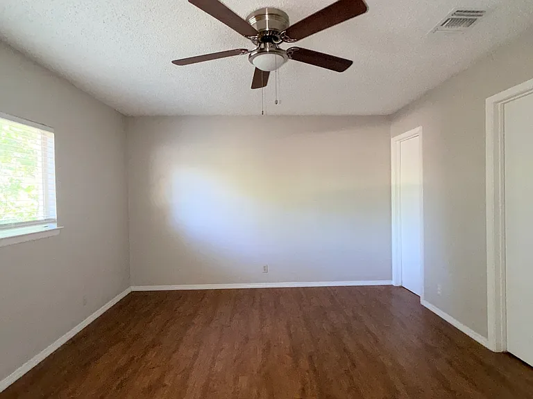 7423 Corian Park Dr — Photo 5