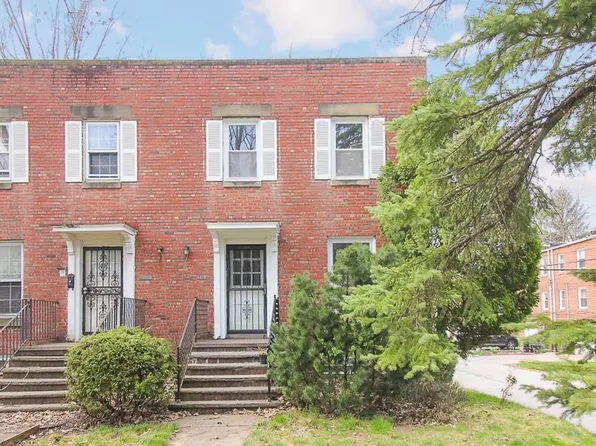 4038 Township Pkwy, Highland Hills, OH 44122