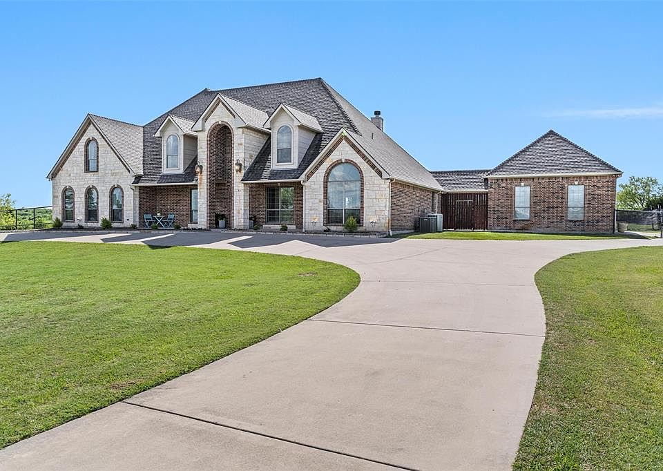 1st image of 134 Scenic View Dr
