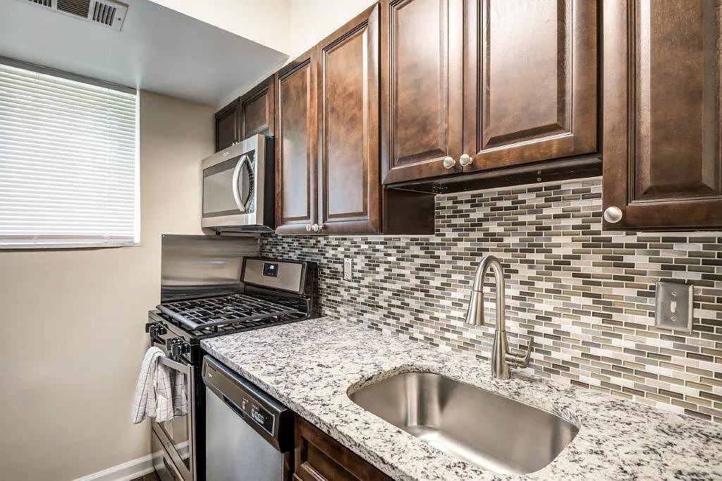 Northwest Crossing Apartment Homes — Photo 1