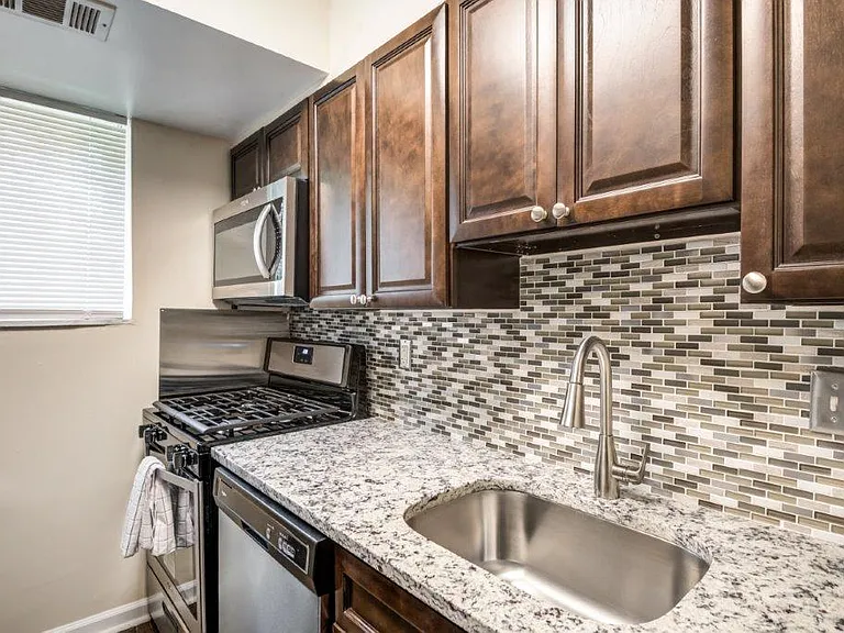 Northwest Crossing Apartment Homes — Photo 1