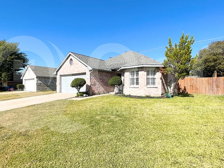 5509 Cypress Dr — Photo 2
