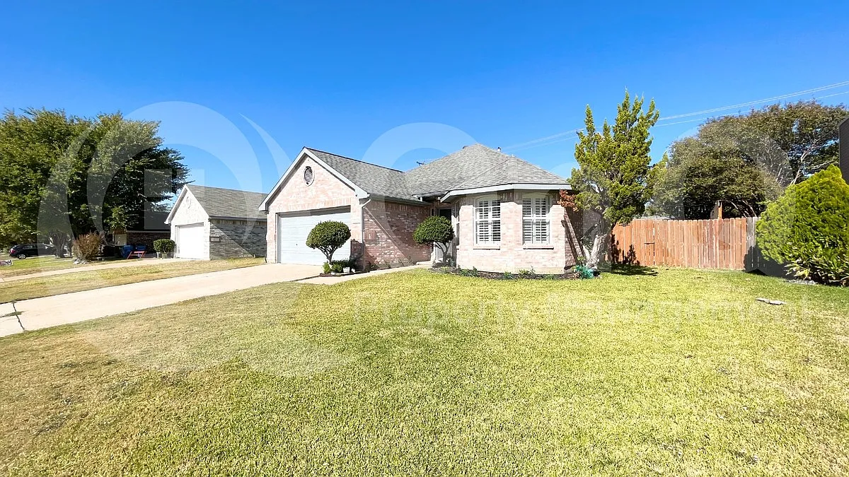Building Photo - 5509 Cypress Dr